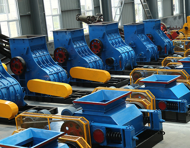 為什么高濕物料粉碎用雙級無篩底粉碎機效果好？