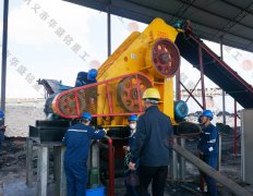 綠色的頁(yè)巖粉碎機(jī)設(shè)計(jì)有調(diào)節(jié)粒度的裝置